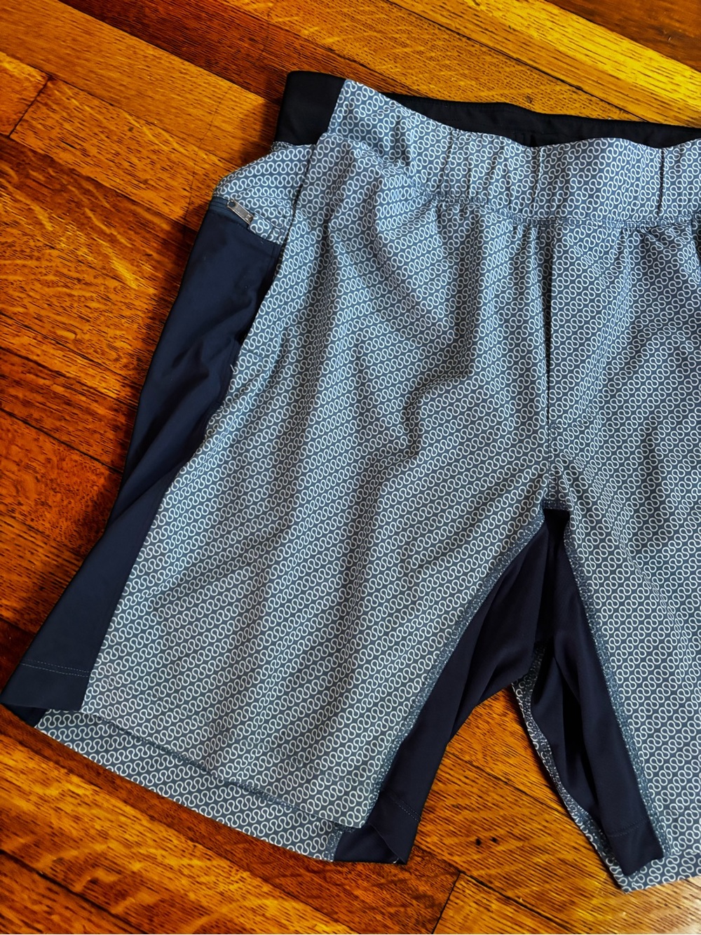 Lululemon T.H.E. Shorts with Liner 9” - Picture 2 of 8